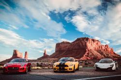 开云体育官网->客厅里两块屏幕同时亮着