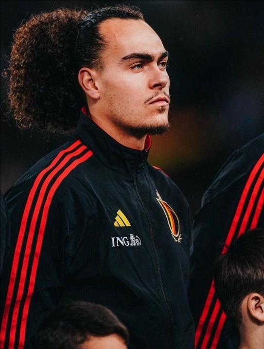 曼城险胜瑞典，本泽马关键制胜