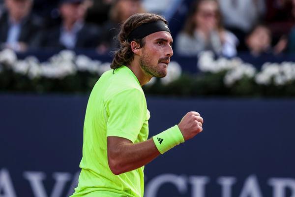 包含意大利网球队鏖战德国网球队，西西帕斯送出助攻的词条