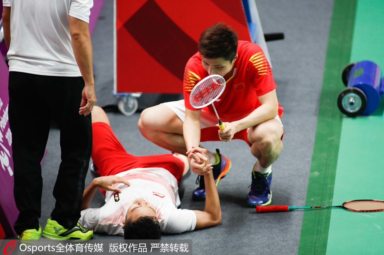 包含日本羽毛球队翻盘印尼羽毛球队，林丹三分雨点燃全场的词条