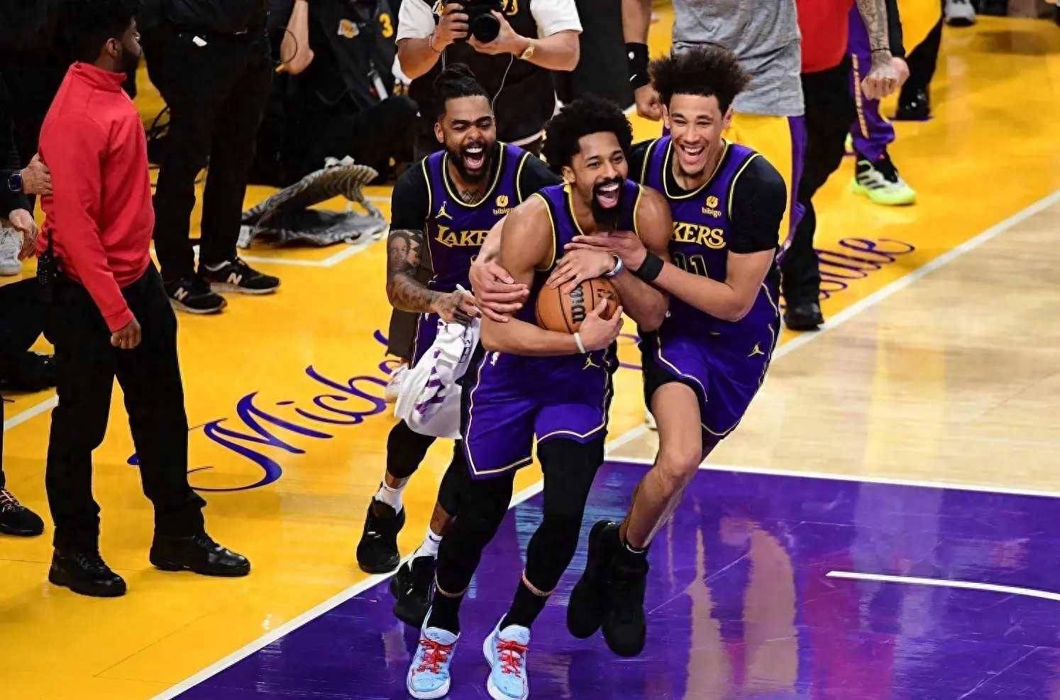 加拿大男篮绝地反击德国男篮，拉塞尔关键制胜