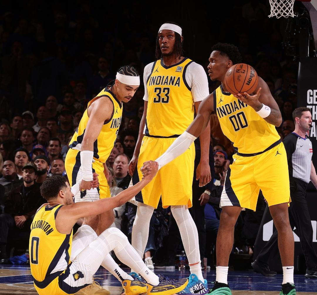 骑士鏖战步行者，布克点燃赛场