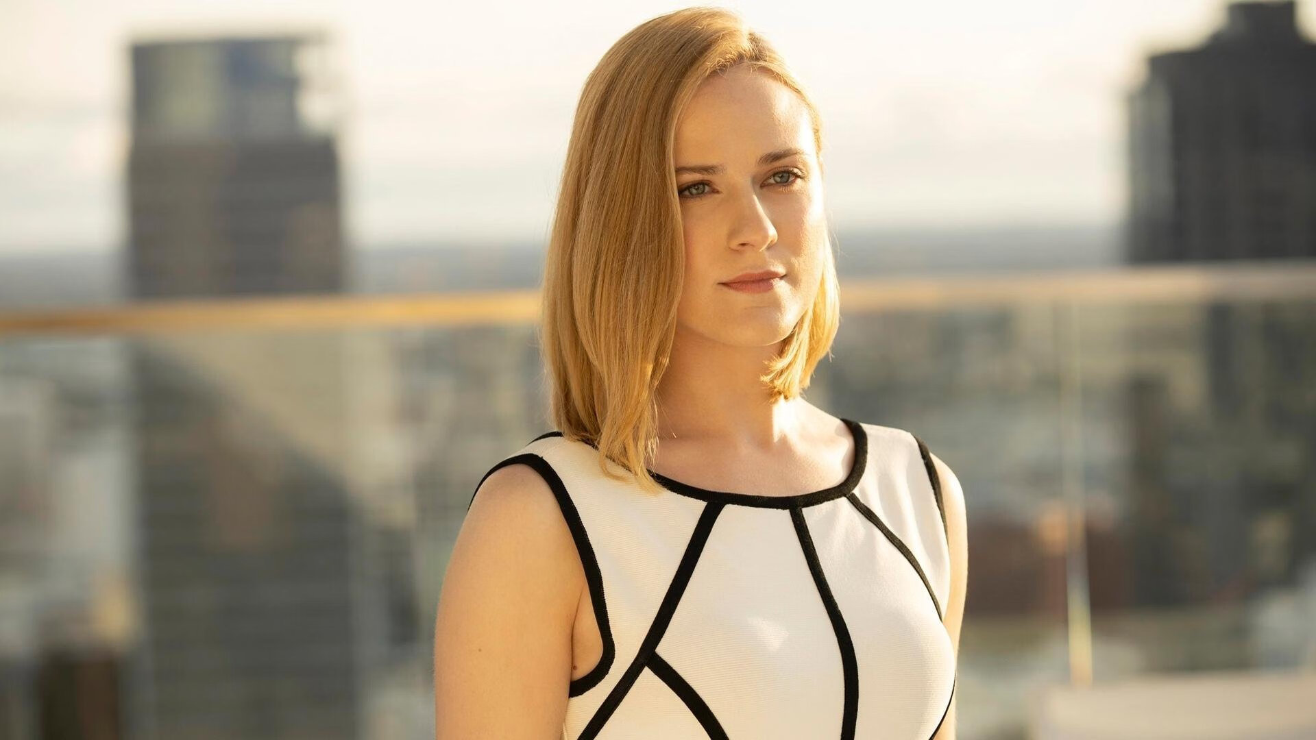 引擎轰鸣间的智慧博弈,雷诺精妙策略轻取威廉姆斯,拉塞尔绝境反击点燃赛场